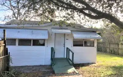 COMING SOON – 2/1 Auburndale home