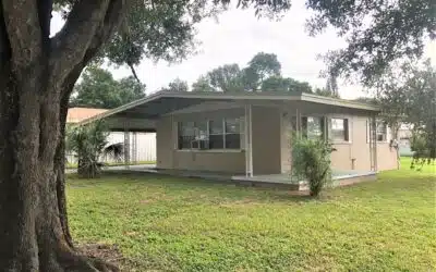 2/1 block home in Auburndale
